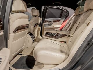 BMW 750 xDrive M-Sportpakett 4.4 390kW