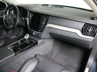 Volvo V60 AWD ULTRA DARK LUXURY XENIUM FULL 2.0 T8 Recharge Twin Engine Plug-In-Hybrid 335kW