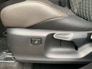 Toyota C-HR Crossover Luxury Navi e-CVT 1.8 VVT-i Hybrid Electric Vehicle 37kW+ 72kW