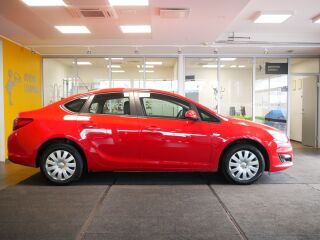 Opel Astra NOTCHBACK 1.6 85kW