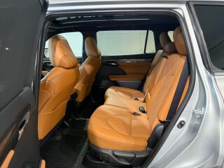 Toyota Highlander Premium 2.5 140кВ