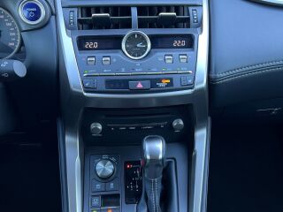 Lexus NX 300h Executive Facelift 2.5 114kW