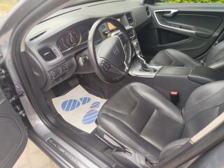 Volvo V60 MOMENTUM 2.0 R4 D3 110kW