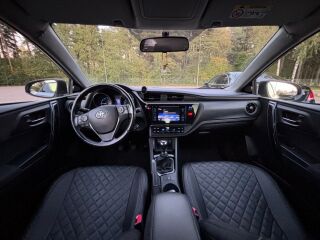 Toyota Auris 1.6 97кВ