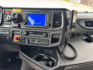 Scania R580 6x4 EURO6 + RETARDER +   BOX + VIBRATOR 427kW