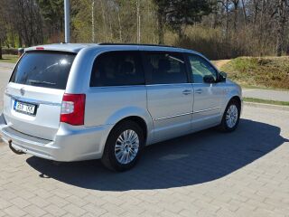 Lancia Voyager 2.8 120kW