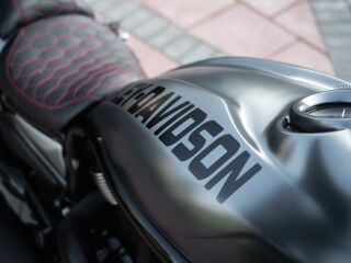 Harley-Davidson VRSCDX Night Rod Special 300-R V-twin 89kW