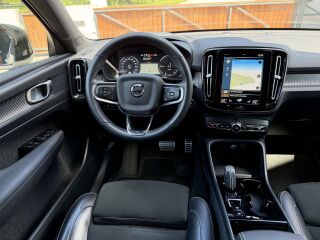 Volvo XC40 R-DESIGN INTELLI SAFE PRO GEARTRONIC RECHARGE 1.5 T5 Twin-Engine PLUG-IN-HYBRID 60 + 132kW