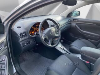 Toyota Avensis Linea Sol 2.4 120kW
