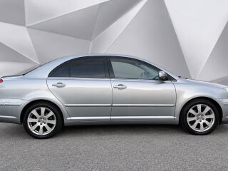 Toyota Avensis Linea Sol 2.4 120kW