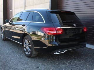 Mercedes-Benz C 220 4matic R4 125kW