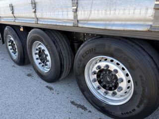 Schmitz Semitrailer Curtainsider Standard