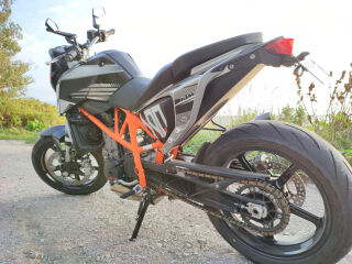 KTM 690 Duke KTM Duke 690 / Akrapovic / stunt-track bi LC4 50кВ