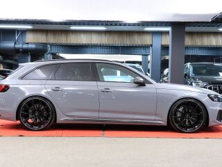 Audi RS 4 Avant quattro 3.0 331кВ