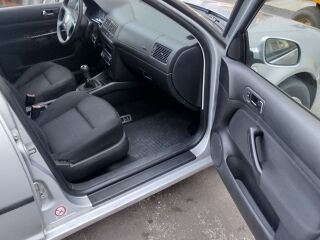 Volkswagen Golf 1.6 77kW