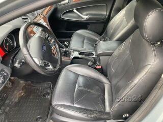 Ford Mondeo Ghia 2.5 162kW