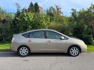 Toyota Prius 1.5 57кВ
