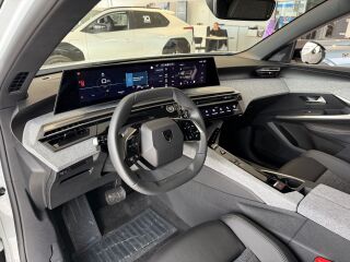 Peugeot 5008 Business 1.2 Hybrid 100kW