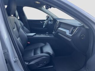 Volvo XC60 AWD Momentum Pro 2.0 B4 145kW
