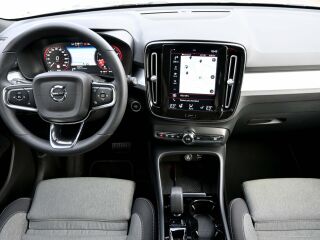 Volvo XC40 H&K R-DESIGN INTELLI SAFE FACELIFT MY2023 1.5 T2 95кВ