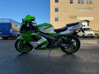 Kawasaki ZX-900B 102kW