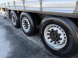 Schmitz Semitrailer Curtainsider Standard