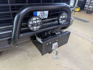 Ford Bronco Custom 4.9 in-line 6 cylinders