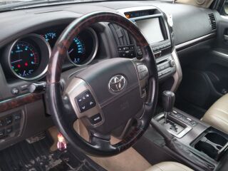 Toyota Land Cruiser 4.5 V8 210kW