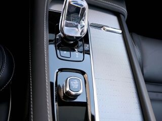 Volvo XC90 AWD T8 B&W 4C ULTIMATE BRIGHT XENIUM INTELLI  2.0 T8 Long Range Plug-in 335kW