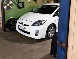 Toyota Prius 1.8 73kW