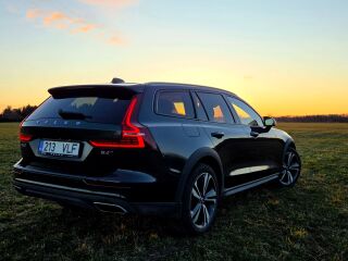 Volvo V60 Cross Country AWD Inscription B4 KERS 2.0 145kW