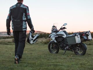 Benelli TRK 502 X KOHVRIKOMPLEKTIGA R2 DOHC 35kW