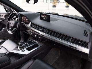 Audi Q7 S-line 3.0 Tdi 200кВ