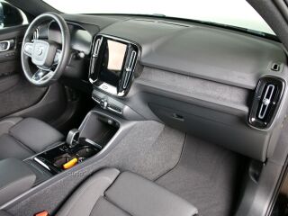 Volvo XC40 ULTIMATE DARK INTELLI SAFE PRO FULL P6 MY23 170kW
