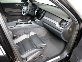Volvo XC60 AWD BLACK EDITION INTELLI SAFE PRO 2.0 T6 Recharge Long Range Plug-In-Hybrid 293kW
