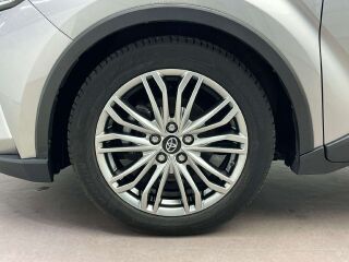 Toyota C-HR Crossover Luxury Navi e-CVT 1.8 VVT-i Hybrid Electric Vehicle 37kW+ 72kW