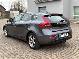 Volvo V40 Momentum 1.6 D2 84кВ
