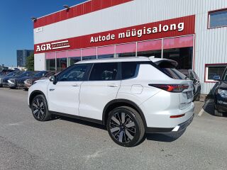 Mitsubishi Outlander Instyle 4WD 2.4 PHEV 225кВ