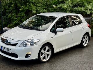 Toyota Auris Facelift Hybrid 1.8 73кВ