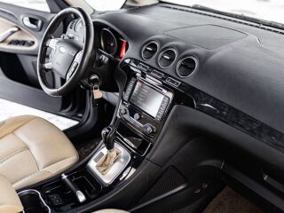 Ford Galaxy Individual Edition Ghia Facelift 2.0 120kW