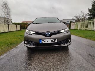 Toyota Auris 1.8 73kW