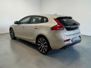Volvo V40 Facelift Momentum 2.0 110кВ