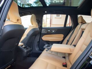 Volvo V60 Cross Country MY24 ULTIMATE BRIGHT Xenium Full 2.0 B4 MHEV Kerghübriid Polestar 145kW