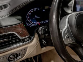 BMW 750 xDrive M-Sportpakett 4.4 390kW
