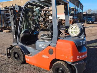 Toyota Tonero HST 068FG25F