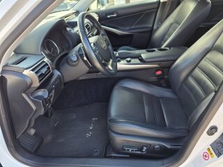 Lexus IS 300h 2.5 133кВ