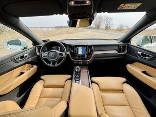 Volvo XC60 Inscription 2.0 B5 KERS MHEV Kerghübriid 183kW
