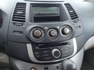 Mitsubishi Grandis 2.4 121kW