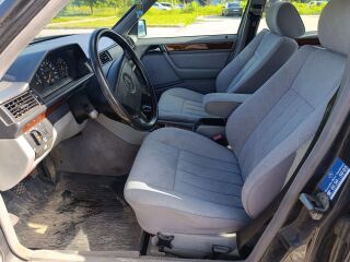 Mercedes-Benz E 250 2.5 83kW