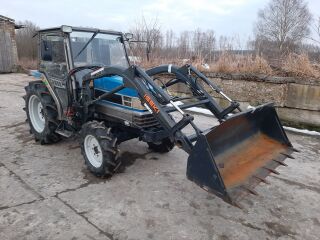 Iseki TG 30 Cabin frontaallaaduriga
